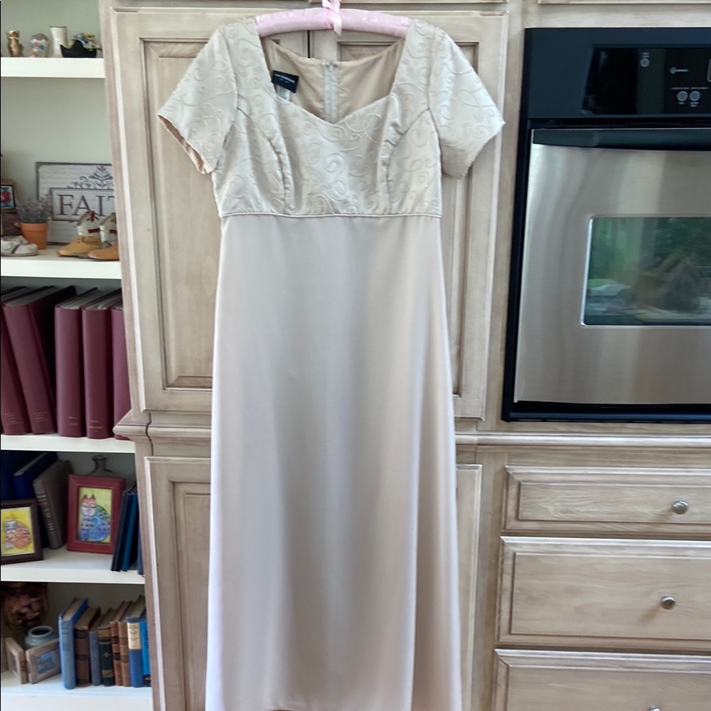 Von Bramlett Elegant Cream gown dress sz 14